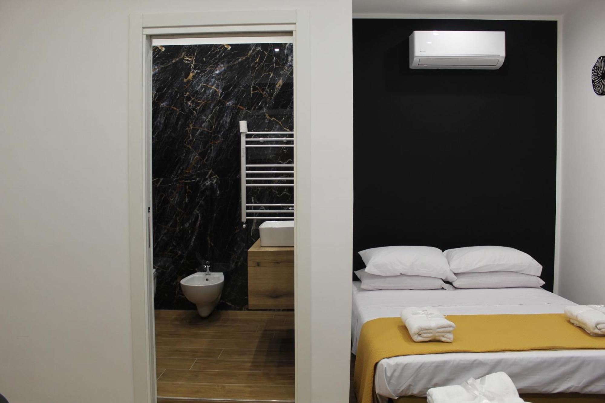 Blackwoody Contemporary Rooms - Napoli Centro Storico 외부 사진
